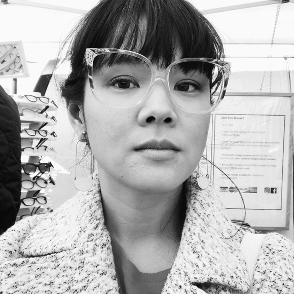 Welcome to my closet! ๐ฅฐ - Picture 3 of 3